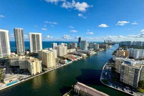 Condominio en venta en Hallandale Beach, Florida, 2 dormitorios, 95.69 m2 № 1856970 - foto 30