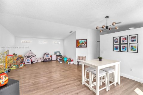 Casa en venta en Miami, Florida, 3 dormitorios, 139.73 m2 № 1806388 - foto 15
