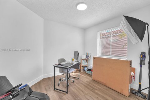 Casa en venta en Miami, Florida, 3 dormitorios, 139.73 m2 № 1806388 - foto 20