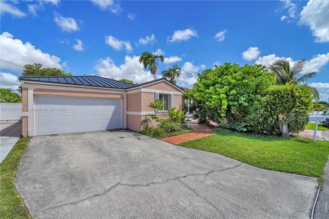 Casa en venta en Miami, Florida, 3 dormitorios, 139.73 m2 № 1806388 - foto 3