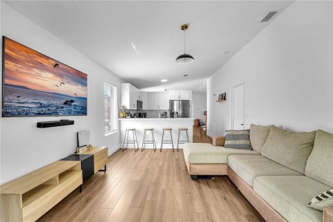 Casa en venta en Miami, Florida, 3 dormitorios, 139.73 m2 № 1806388 - foto 14