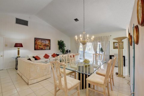 Villa ou maison à louer à Boynton Beach, Floride: 3 chambres, 173.45 m2 № 2184249 - photo 3