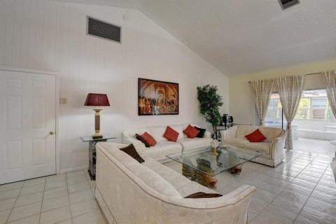 Villa ou maison à louer à Boynton Beach, Floride: 3 chambres, 173.45 m2 № 2184249 - photo 4