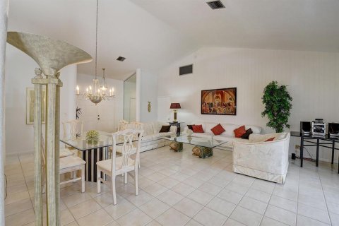 Villa ou maison à louer à Boynton Beach, Floride: 3 chambres, 173.45 m2 № 2184249 - photo 8