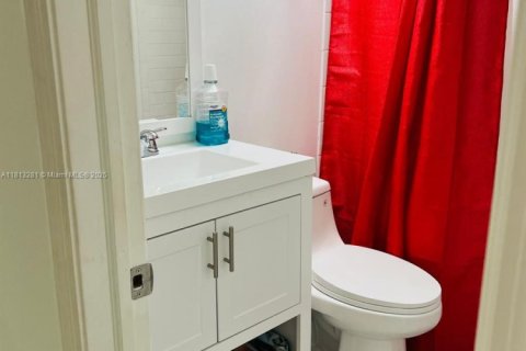 Condo in Hollywood, Florida, 1 bedroom  № 1875467 - photo 16