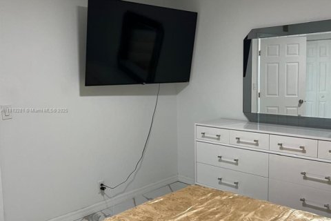Condo in Hollywood, Florida, 1 bedroom  № 1875467 - photo 24