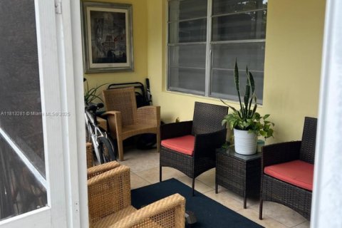 Condo in Hollywood, Florida, 1 bedroom  № 1875467 - photo 5