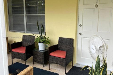 Condo in Hollywood, Florida, 1 bedroom  № 1875467 - photo 6