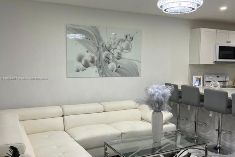 Condo in Hollywood, Florida, 1 bedroom  № 1875467 - photo 9