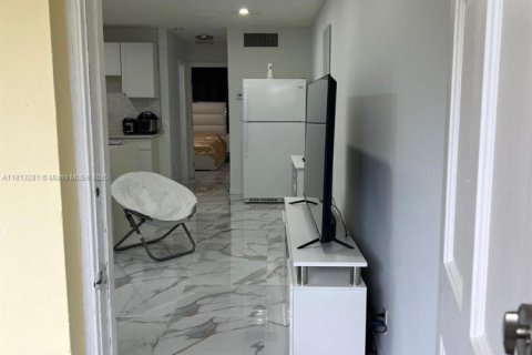 Condo in Hollywood, Florida, 1 bedroom  № 1875467 - photo 8