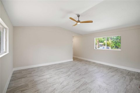 House in Sarasota, Florida 3 bedrooms, 128.21 sq.m. № 2104919 - photo 7