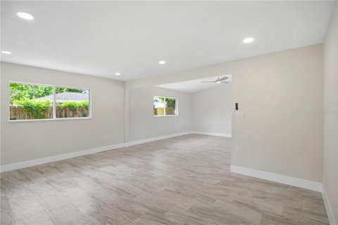 House in Sarasota, Florida 3 bedrooms, 128.21 sq.m. № 2104919 - photo 10