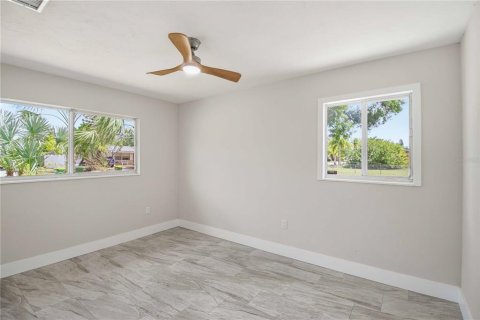 House in Sarasota, Florida 3 bedrooms, 128.21 sq.m. № 2104919 - photo 24