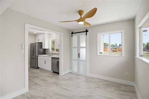 House in Sarasota, Florida 3 bedrooms, 128.21 sq.m. № 2104919 - photo 12
