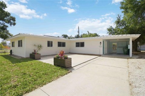 House in Sarasota, Florida 3 bedrooms, 128.21 sq.m. № 2104919 - photo 26