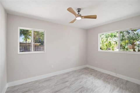 House in Sarasota, Florida 3 bedrooms, 128.21 sq.m. № 2104919 - photo 21