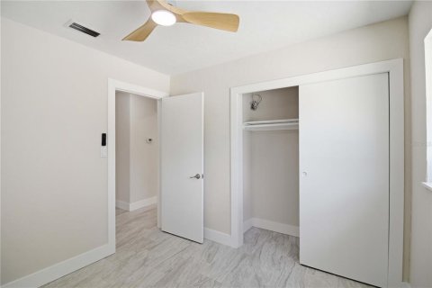 House in Sarasota, Florida 3 bedrooms, 128.21 sq.m. № 2104919 - photo 19