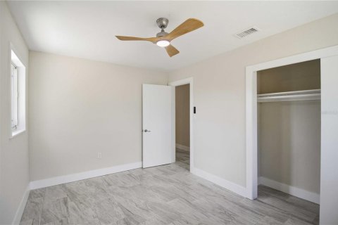 House in Sarasota, Florida 3 bedrooms, 128.21 sq.m. № 2104919 - photo 25
