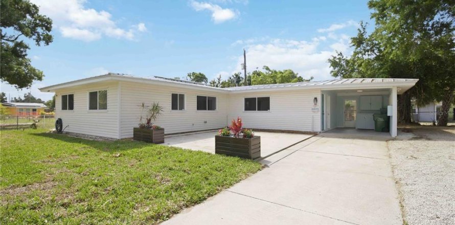 House in Sarasota, Florida 3 bedrooms, 128.21 sq.m. № 2104919