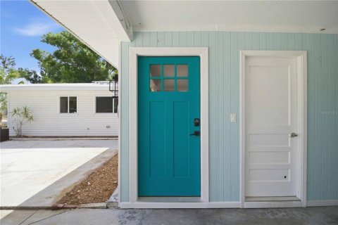 House in Sarasota, Florida 3 bedrooms, 128.21 sq.m. № 2104919 - photo 3