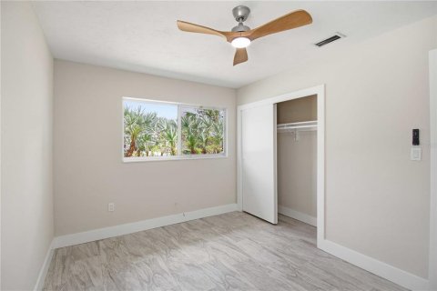 House in Sarasota, Florida 3 bedrooms, 128.21 sq.m. № 2104919 - photo 22
