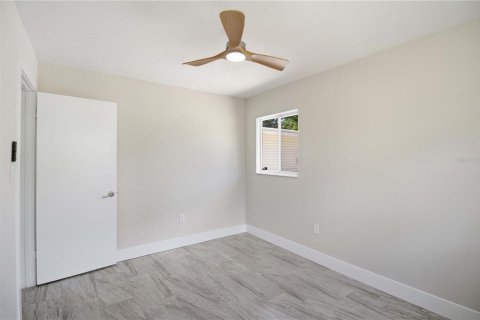 House in Sarasota, Florida 3 bedrooms, 128.21 sq.m. № 2104919 - photo 23