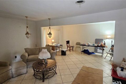 House in Hudson, Florida 9 bedrooms, 384.62 sq.m. № 1723212 - photo 12