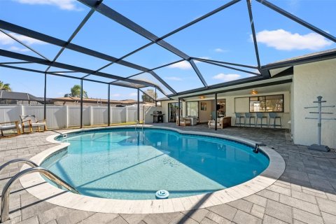 House in Cape Coral, Florida 3 bedrooms, 157.66 sq.m. № 1541052 - photo 23