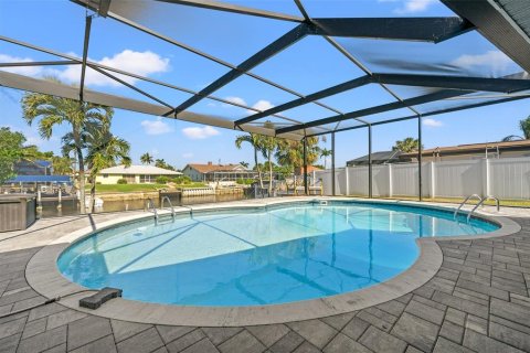 House in Cape Coral, Florida 3 bedrooms, 157.66 sq.m. № 1541052 - photo 20