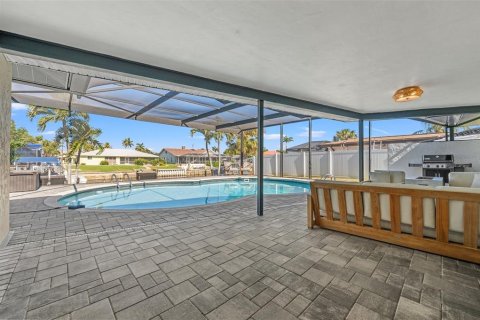 House in Cape Coral, Florida 3 bedrooms, 157.66 sq.m. № 1541052 - photo 19