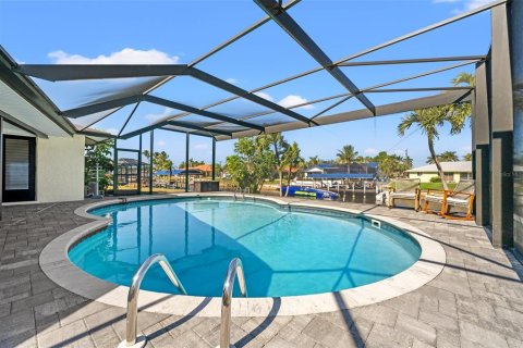 House in Cape Coral, Florida 3 bedrooms, 157.66 sq.m. № 1541052 - photo 21