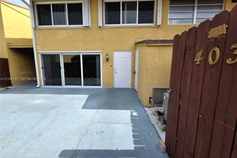Condo à Miami, Floride, 3 chambres  № 2414832
