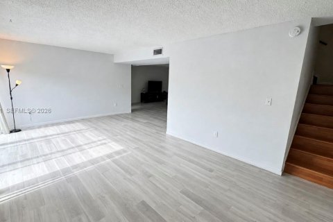 Copropriété à louer à Miami, Floride: 3 chambres, 171.87 m2 № 2414832 - photo 3