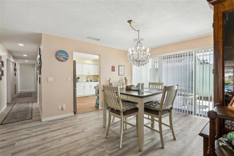 Casa en venta en Rockledge, Florida, 4 dormitorios, 151.99 m2 № 1640636 - foto 13