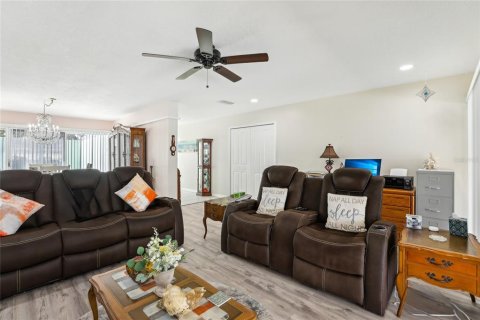 Casa en venta en Rockledge, Florida, 4 dormitorios, 151.99 m2 № 1640636 - foto 11
