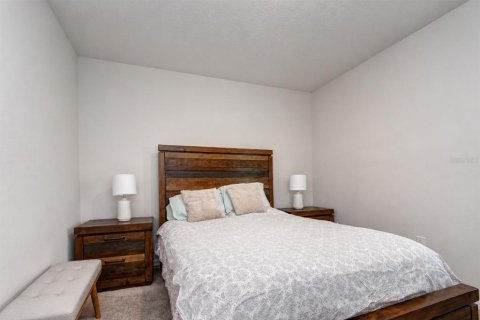 House in Wesley Chapel, Florida 5 bedrooms, 279.73 sq.m. № 2318527 - photo 20