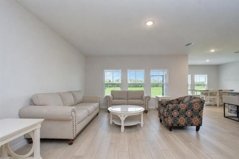 House in Wesley Chapel, Florida 5 bedrooms, 279.73 sq.m. № 2318527 - photo 10