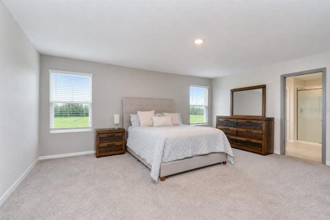 House in Wesley Chapel, Florida 5 bedrooms, 279.73 sq.m. № 2318527 - photo 12