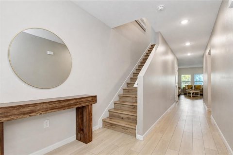 House in Wesley Chapel, Florida 5 bedrooms, 279.73 sq.m. № 2318527 - photo 5
