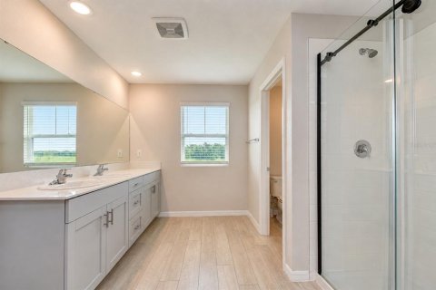 House in Wesley Chapel, Florida 5 bedrooms, 279.73 sq.m. № 2318527 - photo 13