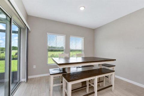 House in Wesley Chapel, Florida 5 bedrooms, 279.73 sq.m. № 2318527 - photo 9