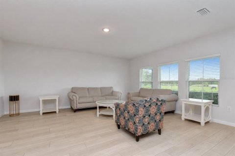 House in Wesley Chapel, Florida 5 bedrooms, 279.73 sq.m. № 2318527 - photo 11