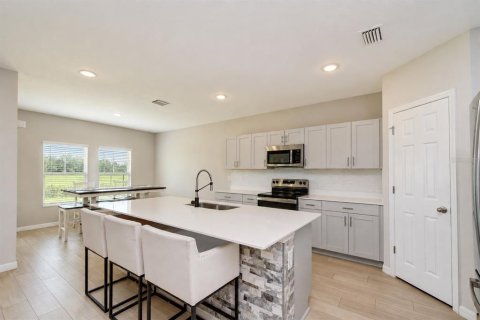 House in Wesley Chapel, Florida 5 bedrooms, 279.73 sq.m. № 2318527 - photo 8