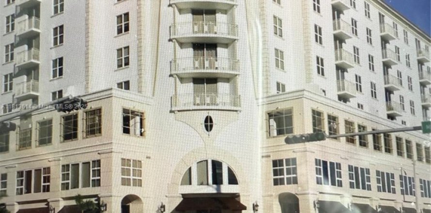 Commercial property in Coral Gables, Florida № 1766386