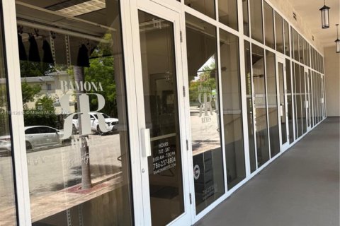 Commercial property in Coral Gables, Florida № 1766386 - photo 3