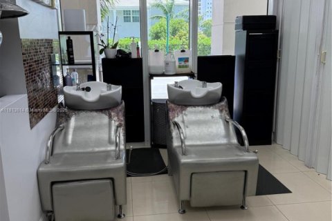 Commercial property in Coral Gables, Florida № 1766386 - photo 9