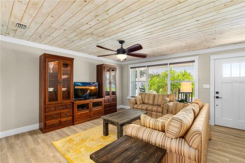 House in South Daytona, Florida 3 bedrooms, 121.33 sq.m. № 1854208 - photo 19