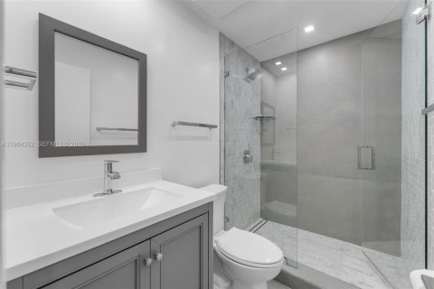 Adosado en venta en Miami, Florida, 2 dormitorios, 124.49 m2 № 2027828 - foto 15
