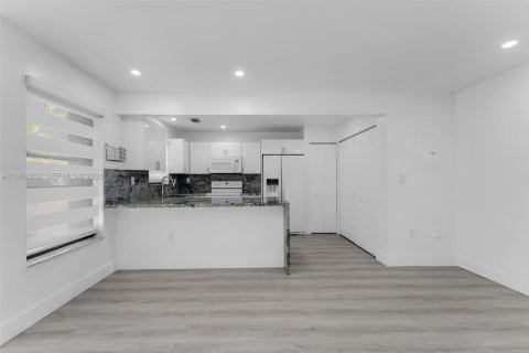Adosado en venta en Miami, Florida, 2 dormitorios, 124.49 m2 № 2027828 - foto 9