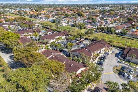 Adosado en venta en Miami, Florida, 2 dormitorios, 124.49 m2 № 2027828 - foto 22